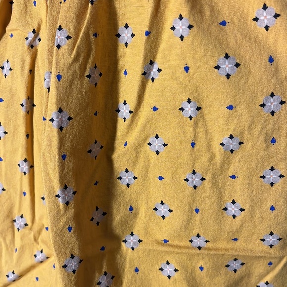 Worthington Size M women’s sleeveless top. Yellow with button on back. - Picture 2 of 8